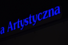 Logotyp napis podświetlany 3D LED wykonany w technice liter blokowych z taśmy ALURAPID. Ceramika Artystyczna w Bolesławcu