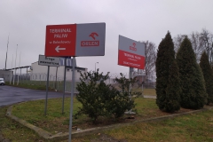 Znaki drogowe, tablice wjazdowe kierunkowe na Terminal Paliw Orlen w Bolesławcu, Grafika odblaskowa folia II generacji